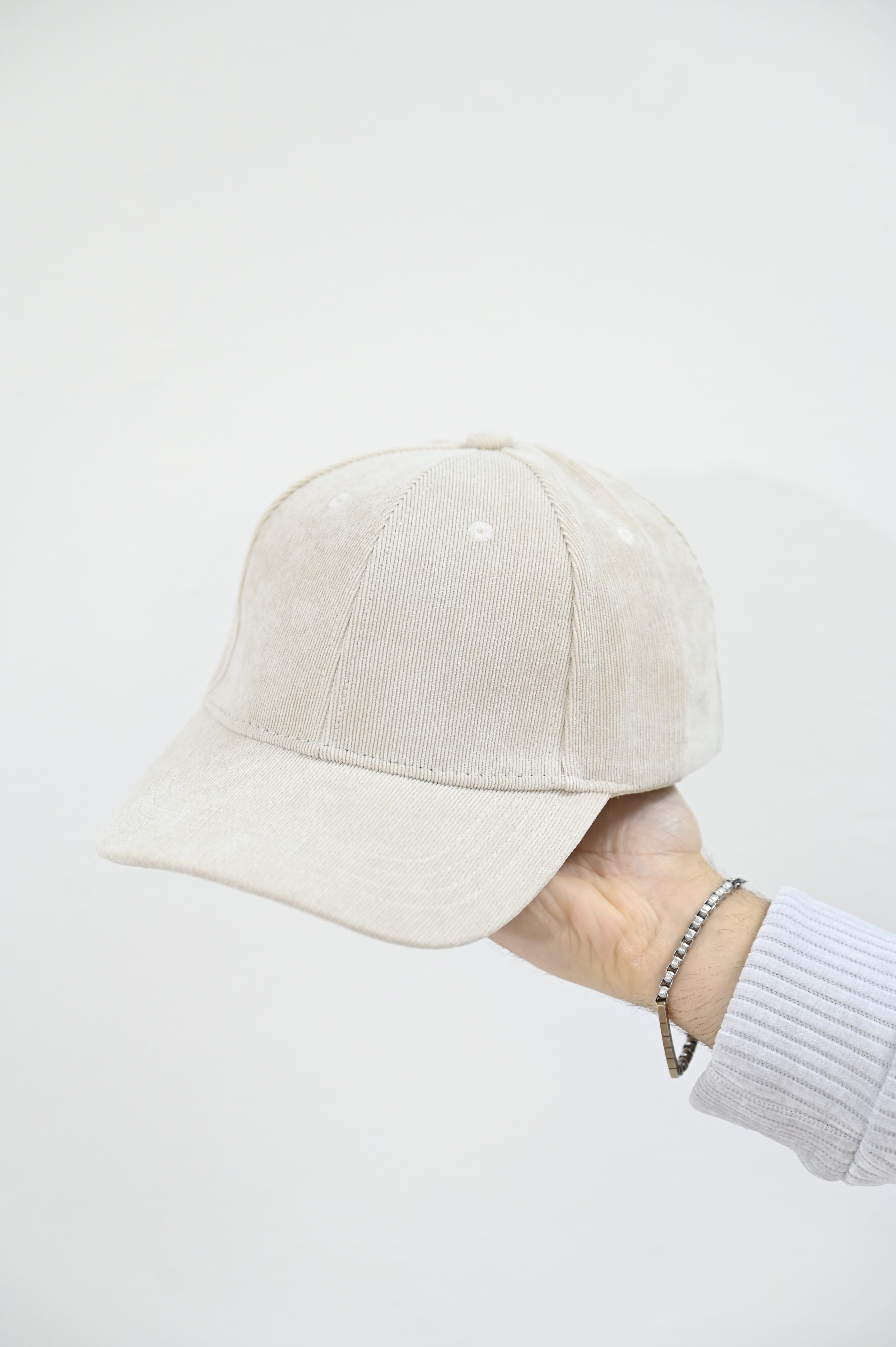 Cappellino a costine crema