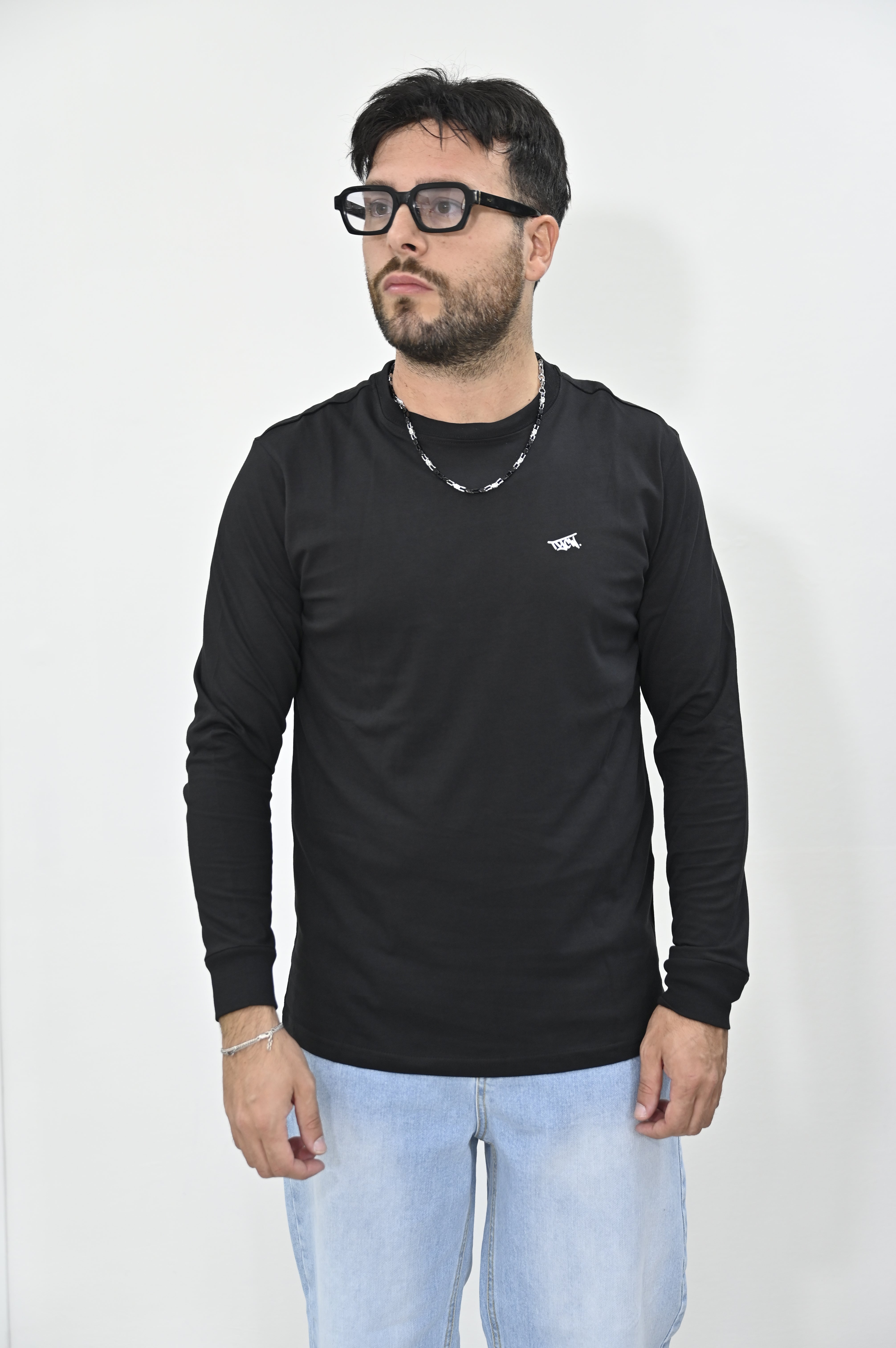 T-shirt nera logo