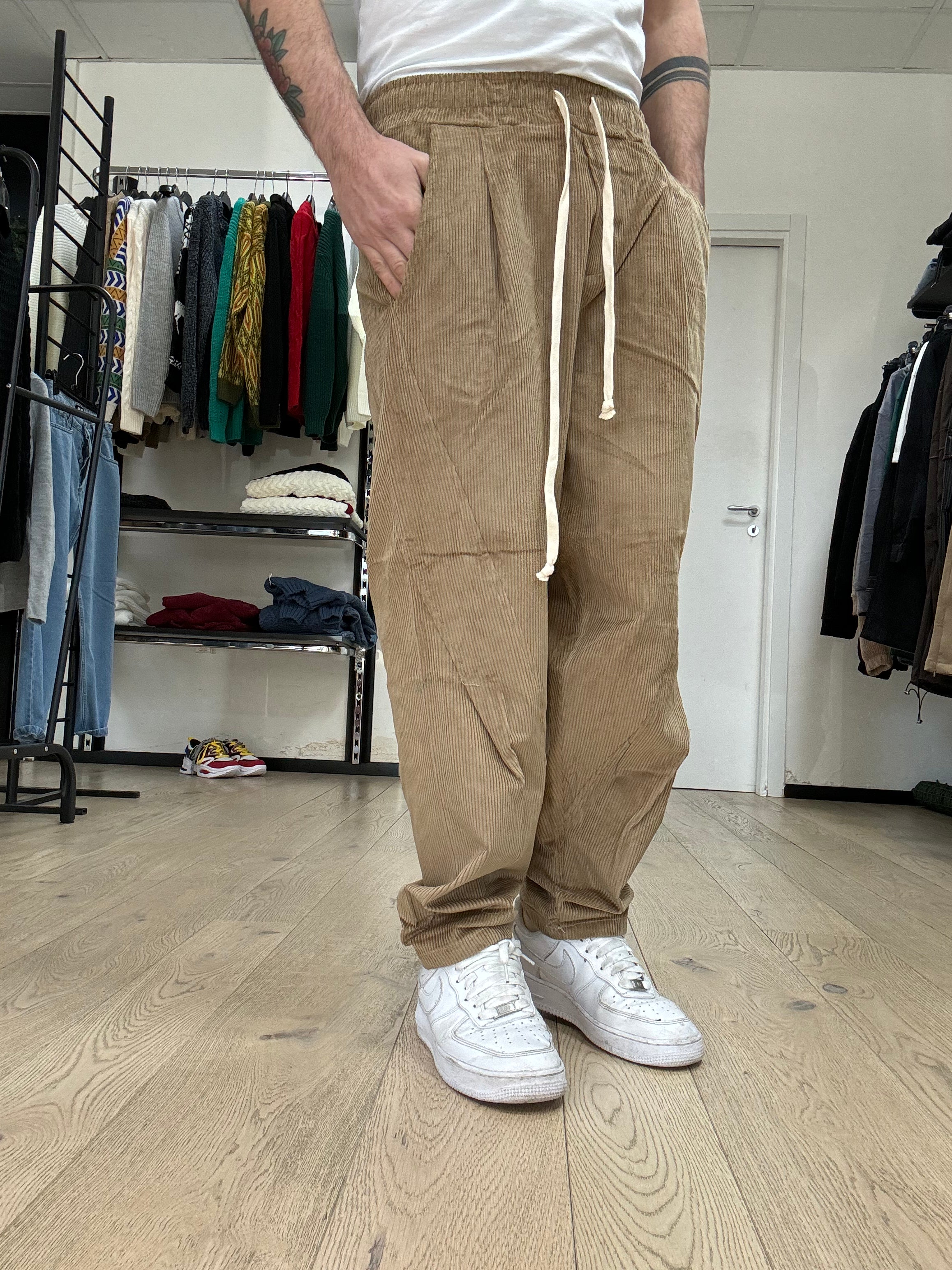 Pantalaccio loose in velluto beige