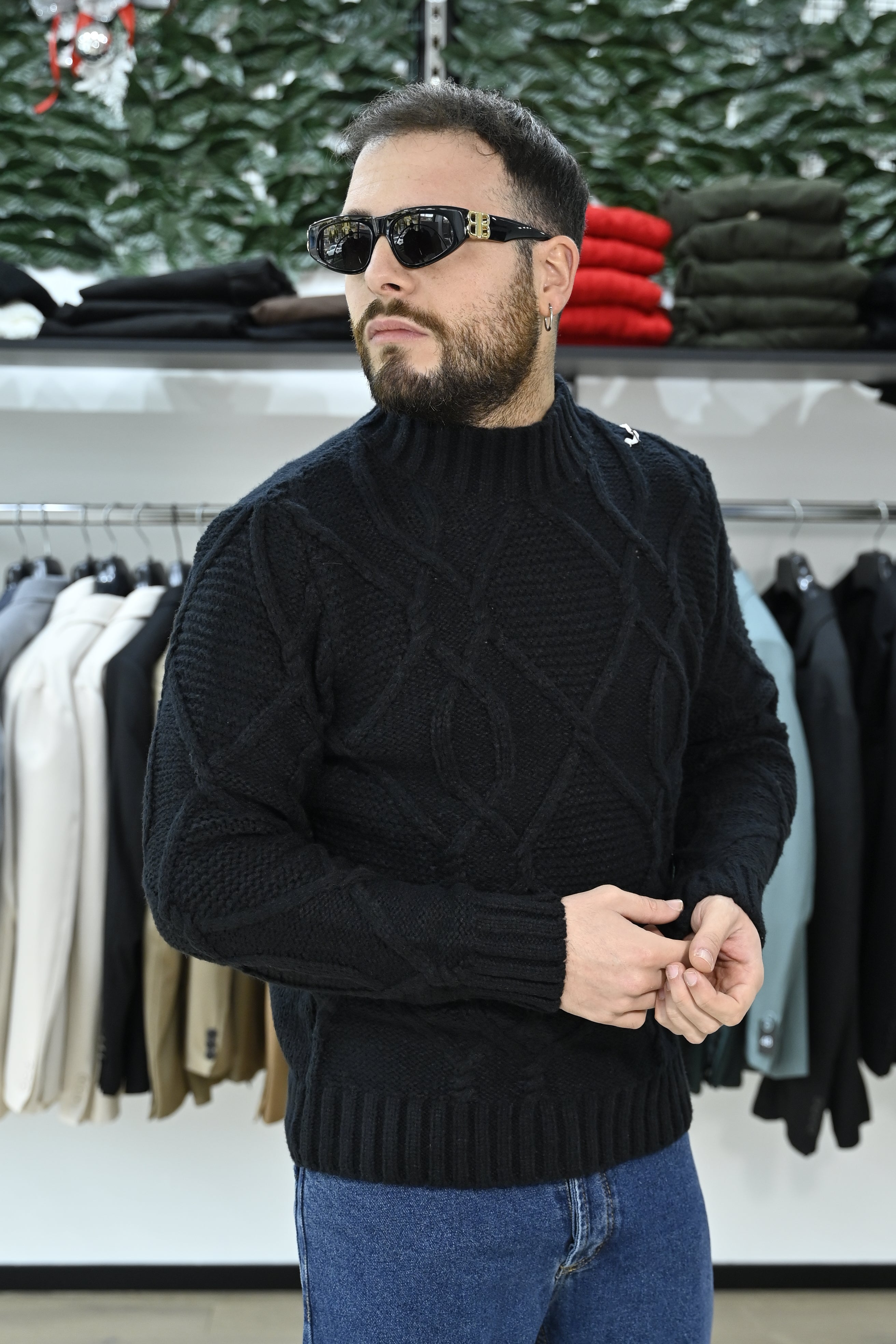 Maglione mezzo collo rombi nero