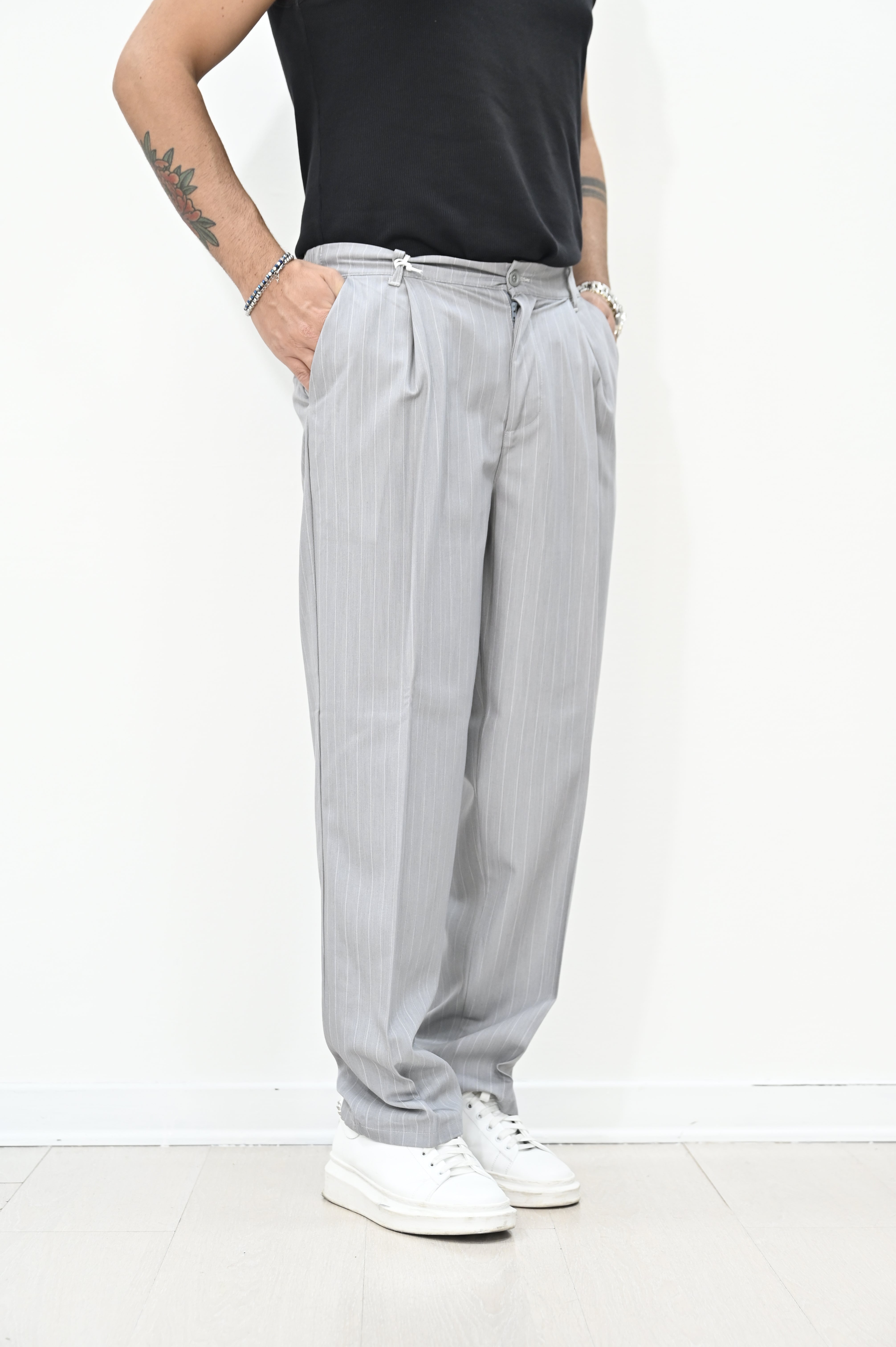 Pantalone loose fit gessato Nope