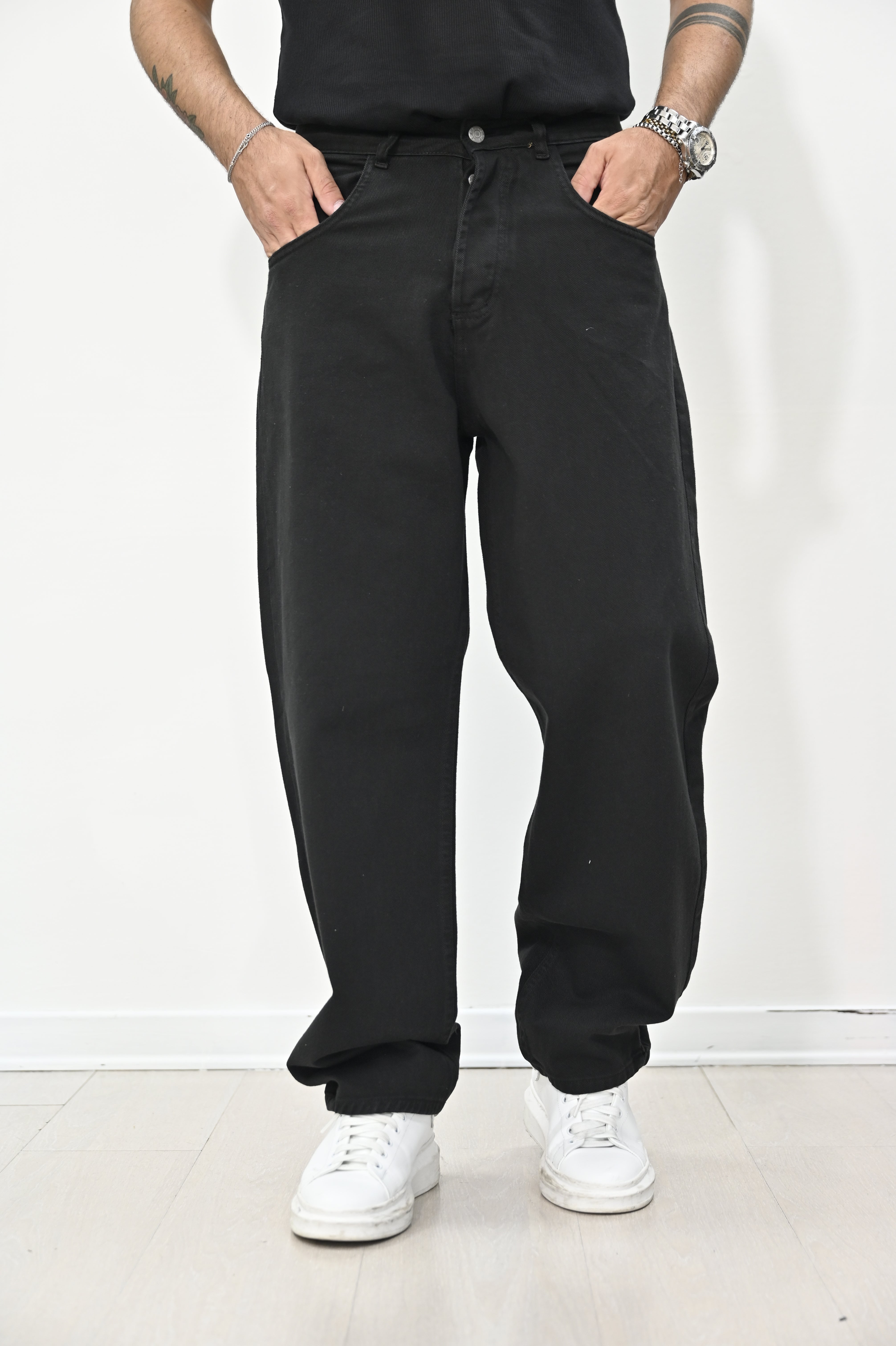 Jeans over nero