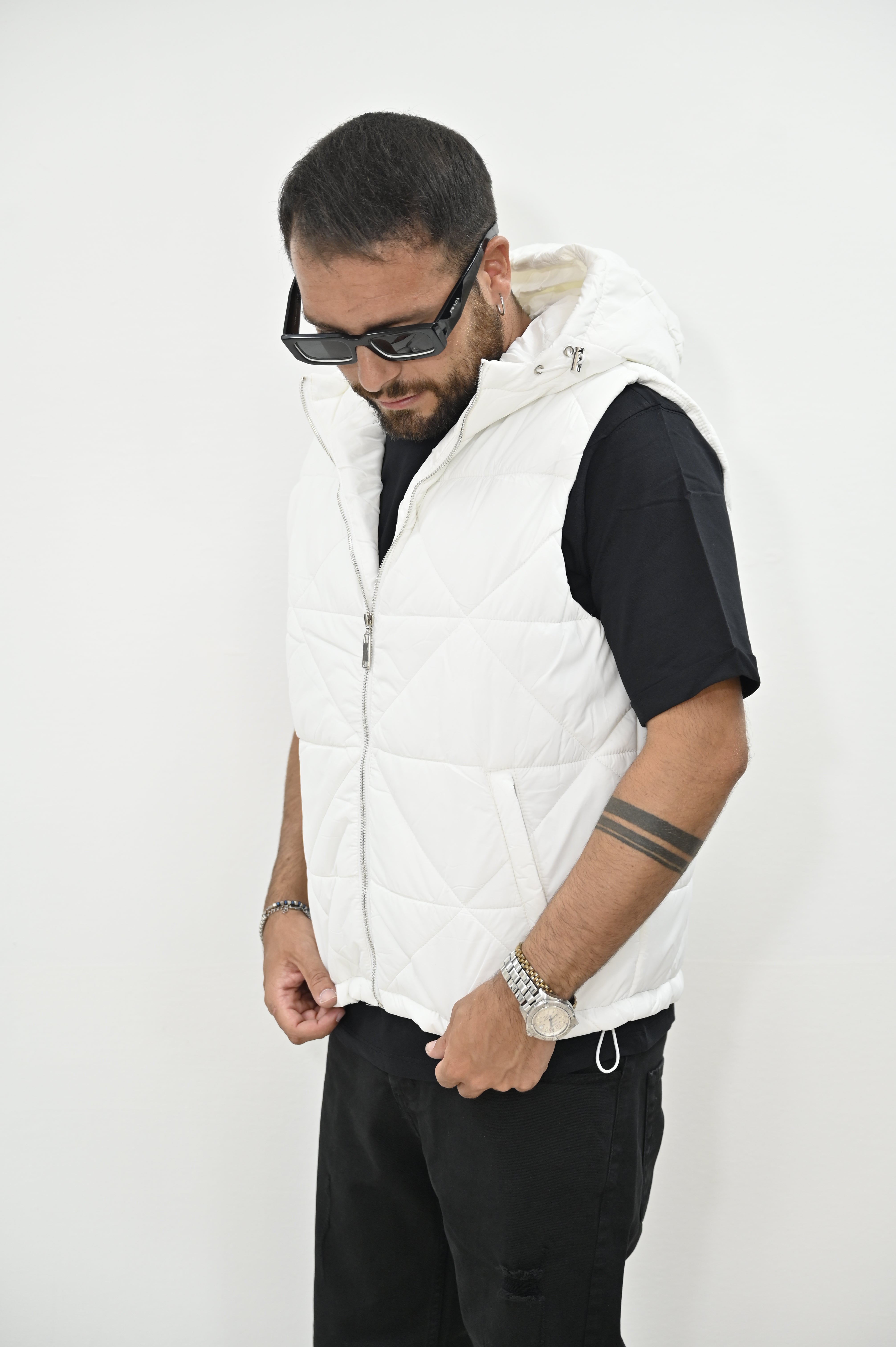 Smanicato con cappuccio bianco